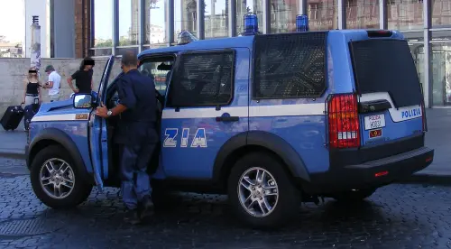 Roma, sette arresti per spaccio tra rider della droga e nascondigli nelle auto