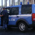 Roma, sette arresti per spaccio tra rider della droga e nascondigli nelle auto