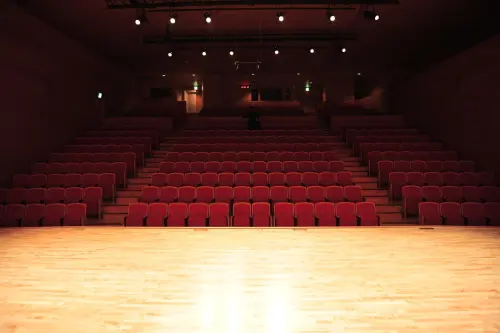 Teatro di Roma, stagione 2026/2027 con 90 titoli e riapertura del Valle