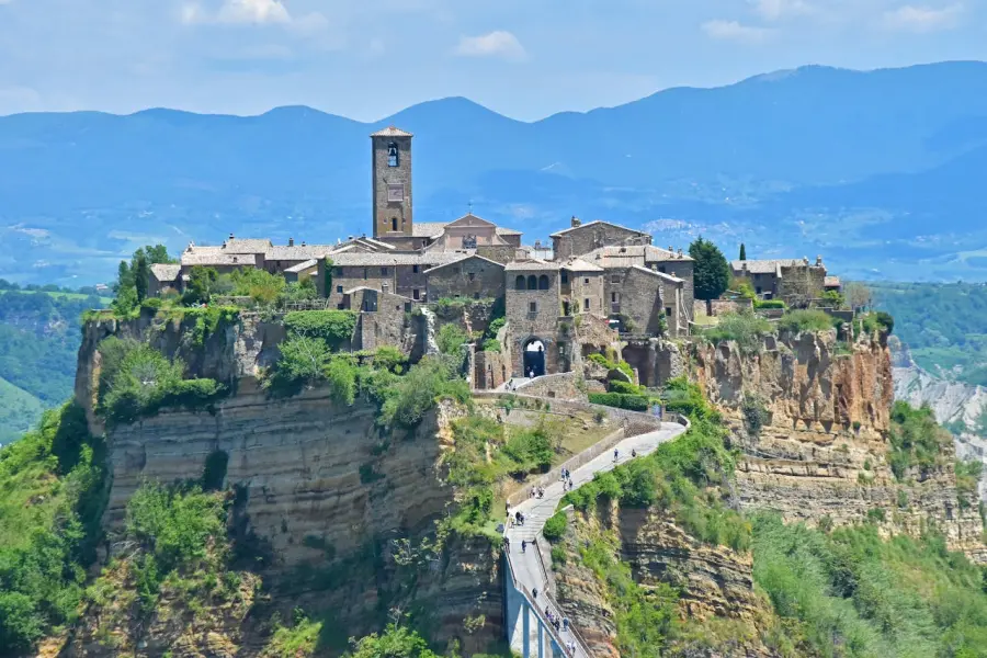 I borghi del Lazio meno conosciuti: da Civita di Bagnoregio a Calcata, le gemme nascoste della regione