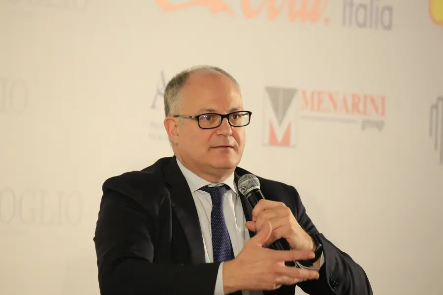 Roma, cittadinanza italiana a 12 neo-diciottenni in Campidoglio