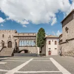 Viterbo, il Questore consegna al Vescovo l’olio del Giardino di Capaci simbolo di memoria e legalità